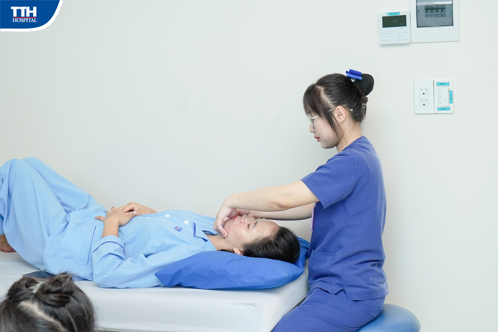 Thăm Khám khoa Y học cổ truyền