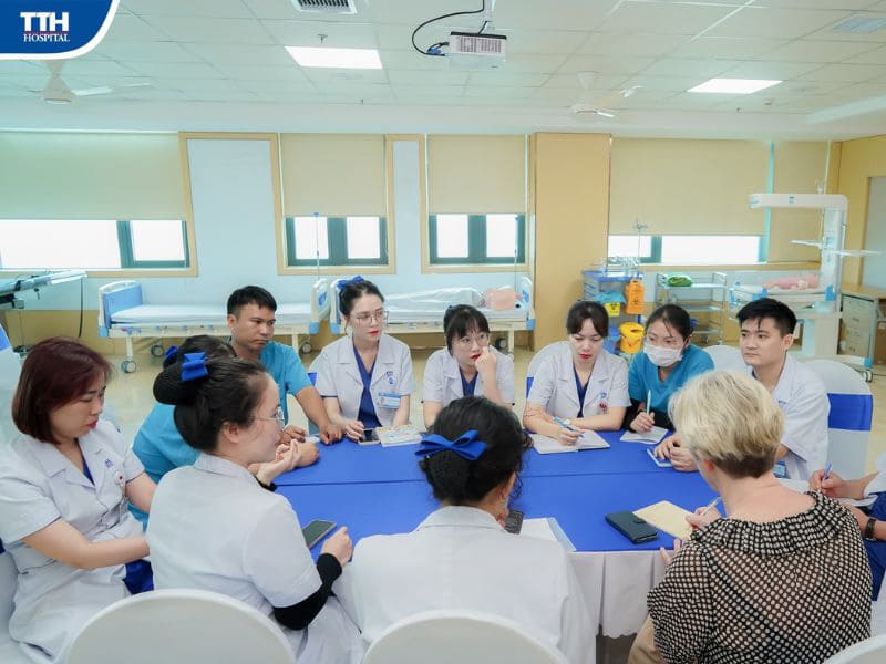 Tăng cường đào tạo và trao đổi chuyên môn