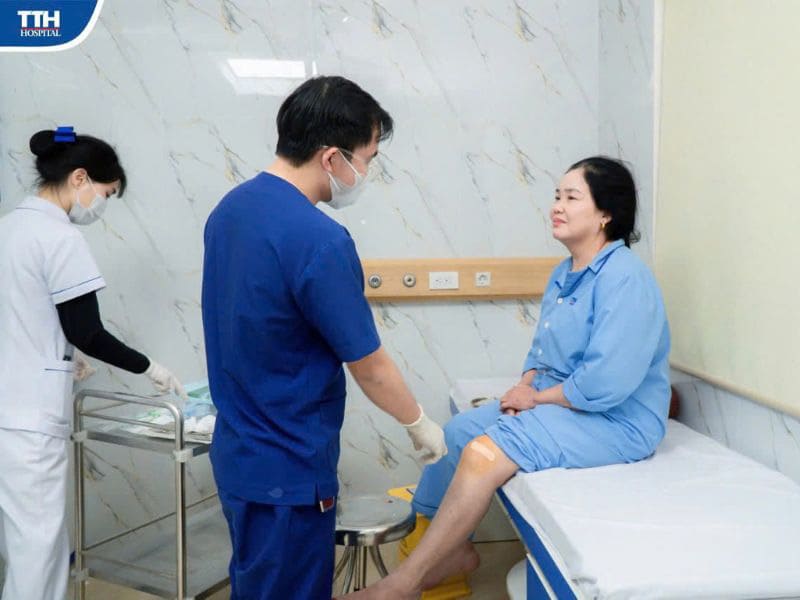 Tiêm nội khớp chất nhờn vào khớp gối là gì?