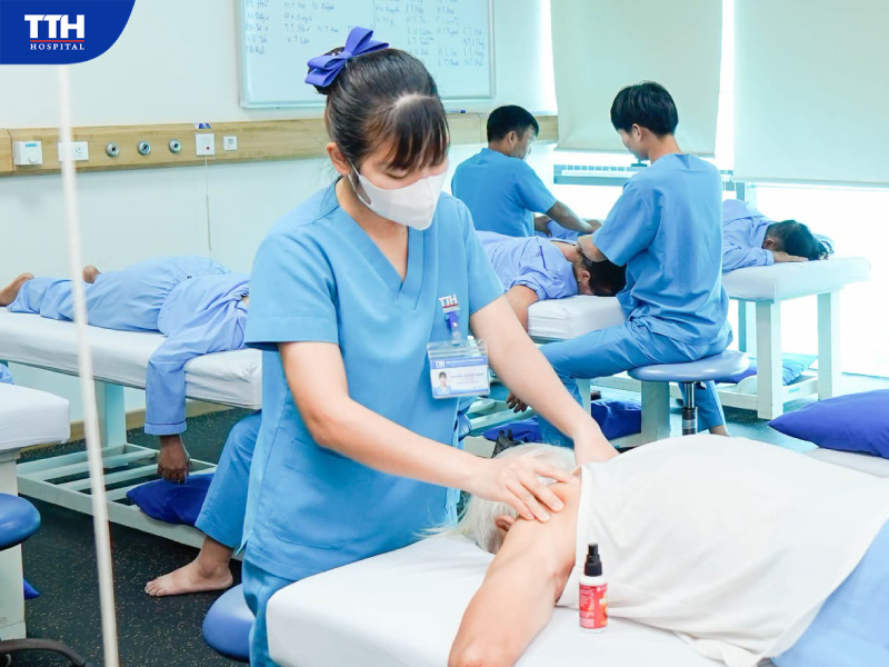 Điều trị bệnh lý cơ xương khớp toàn diện tại Khoa Y học cổ truyền