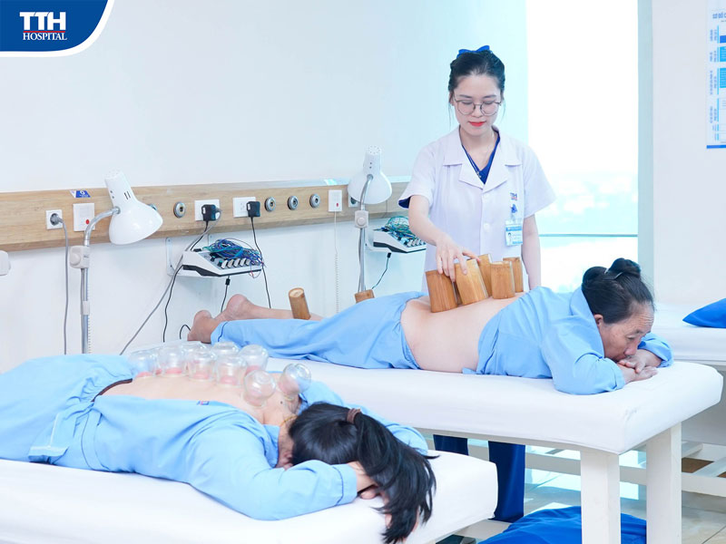 Điều trị giác hơi tại Bệnh viện Đa khoa TTH Quảng Bình