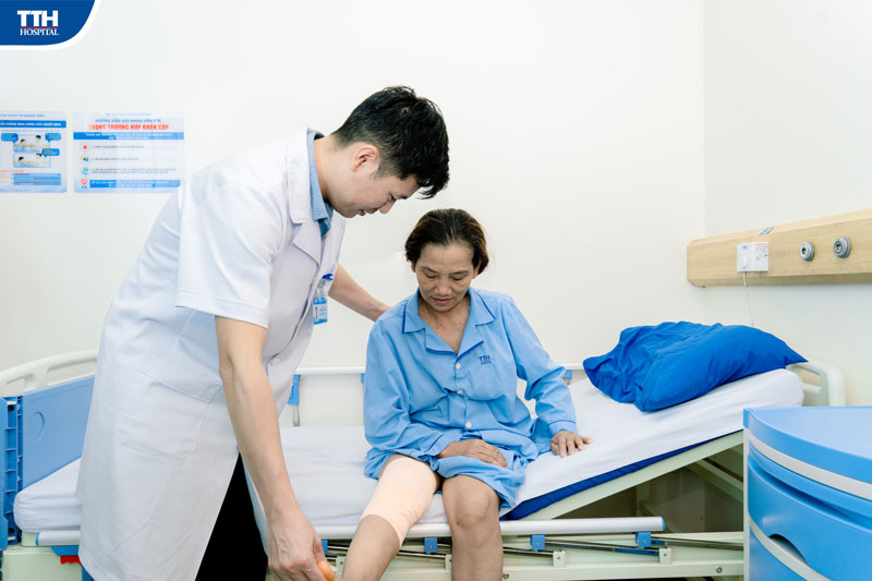 Điều trị tái tạo dây chằng chéo trước tại Bệnh viện TTH Quảng Bình