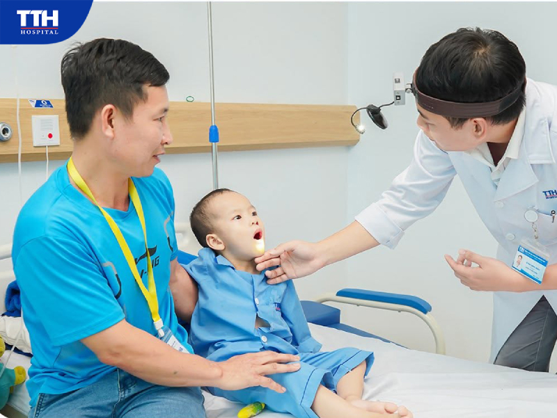 Khi nào trẻ cần cắt Amidan hoặc nạo VA?