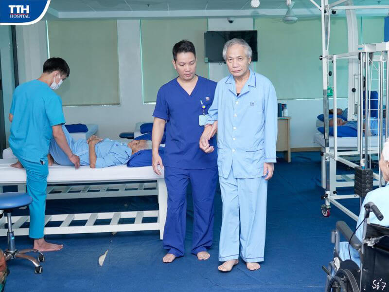 Tập phục hồi chức năng tại Khoa Y học Cổ truyền Bệnh viện Đa khoa TTH Quảng Bình