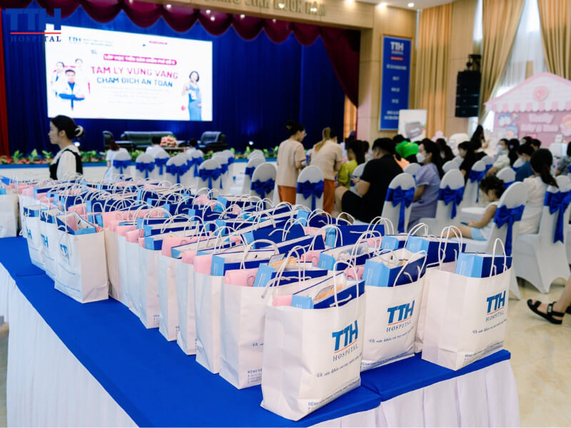 Tham gia chương trình nhận được nhiều phần quà ý nghĩa của nhãn hàng nổi tiếng